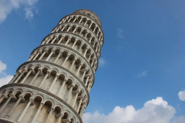 22歳イタリア人留学生でこ広・ピサの斜塔の角度